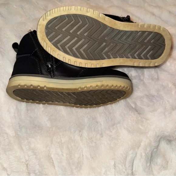 Thereabouts Size 13 Boys High Top Shoes Black Faux Leather Lace Up Round Toe - Picture 7 of 7